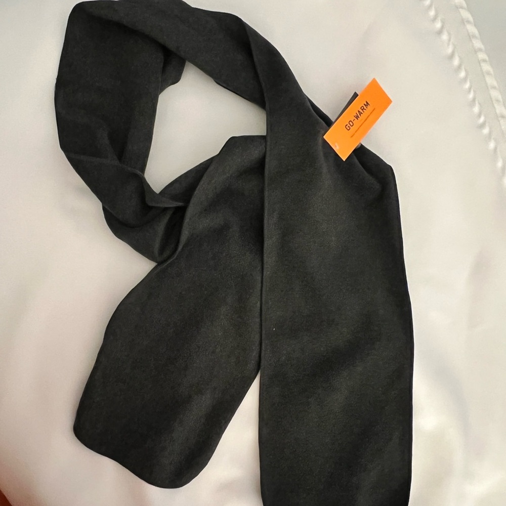 Old Navy Active Go Warm Scarf in charcoal gray. NWT